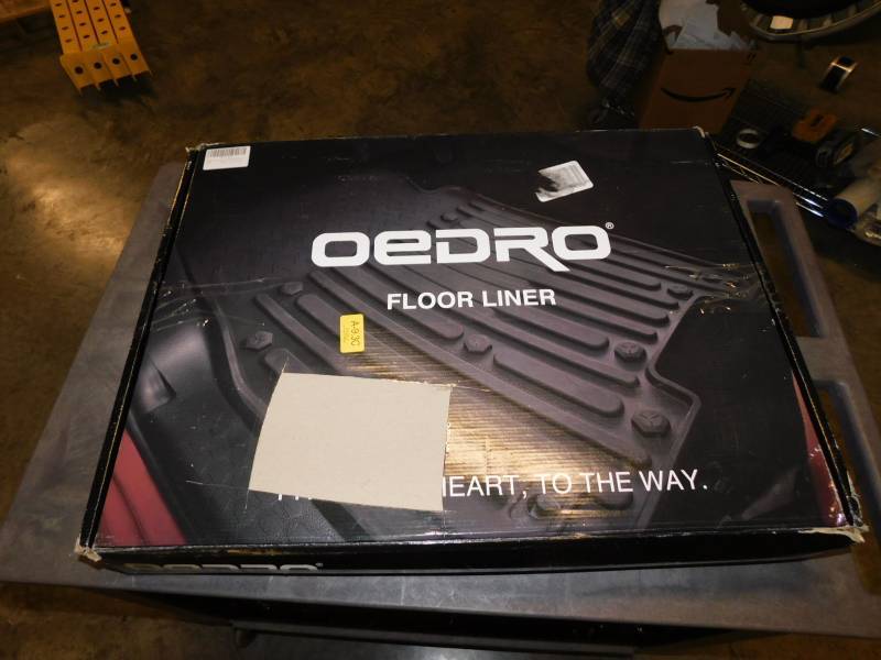 lot 8316 image: Oedro JL Rear Floor Liner