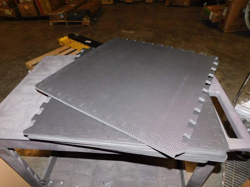 lot 8335 image: Lot of 2 x 2 Foam Pads
