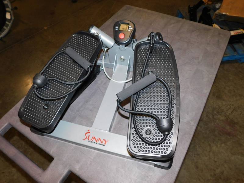 lot 8358 image: Sunny Health & Fitness Foot Leg Excersize Machine