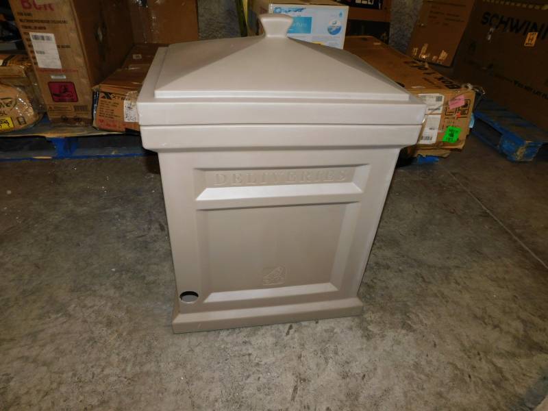 lot 8361 image: Step 2 Delivery Box 