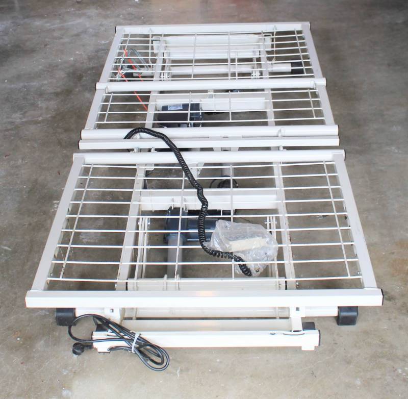 lot 3 image: Panacea 1000 Electric Hospital Bed
