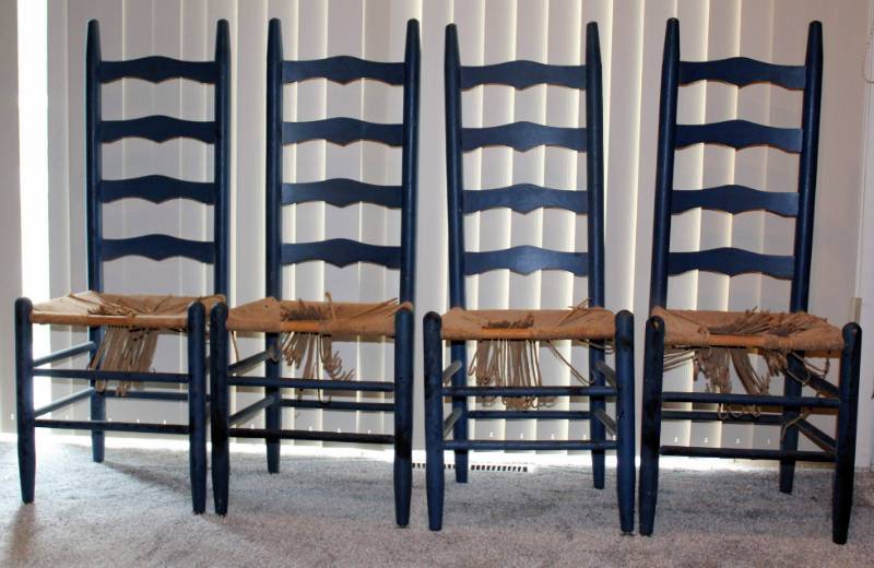 lot 11 image: (4) Ladder Back Solid Wood Chairs - Blue