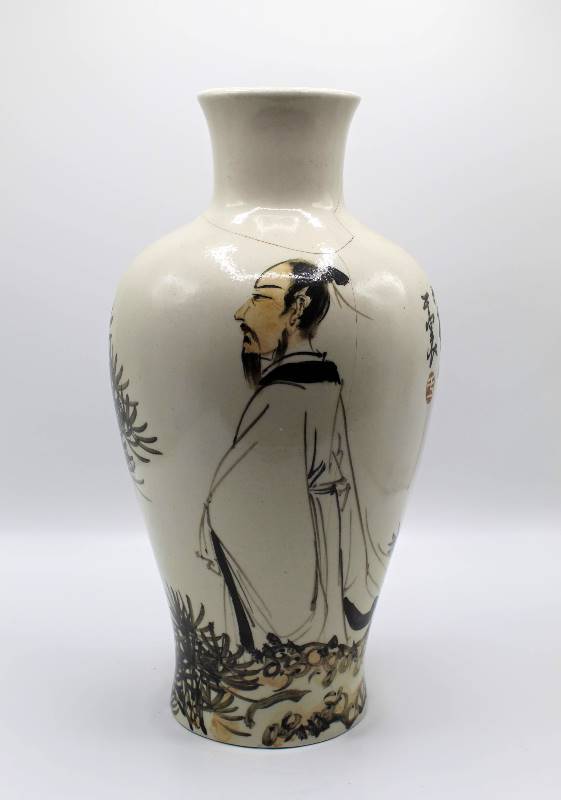 lot 1095 image: Large Vintage Asian Vase Signed