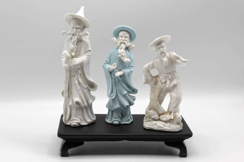 lot 1090 image: Ardalt Lenwile Porcelain Verithin Japan - Three Men Figurines