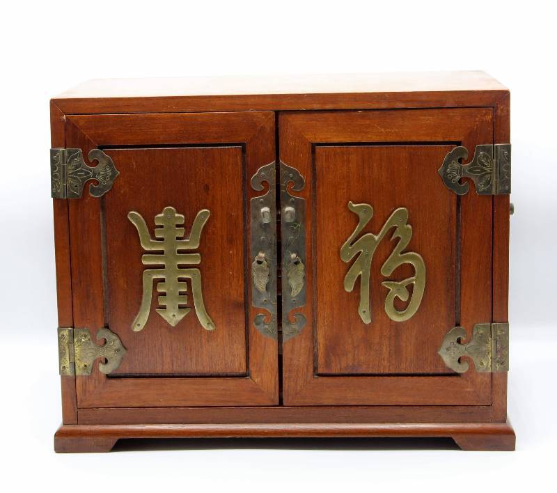 lot 1066 image: Asian Design Wood Jewelry Box