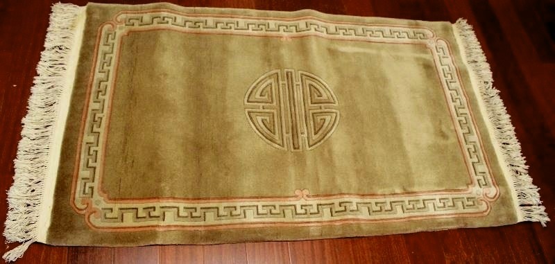 lot 1056 image: Green Oriental Rug 3 x 5
