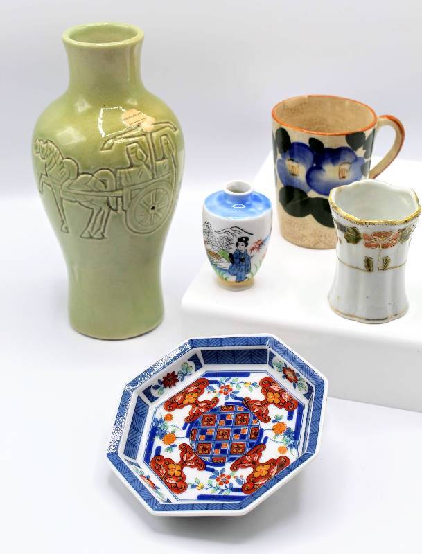 lot 1110 image: Asian Decor Lot