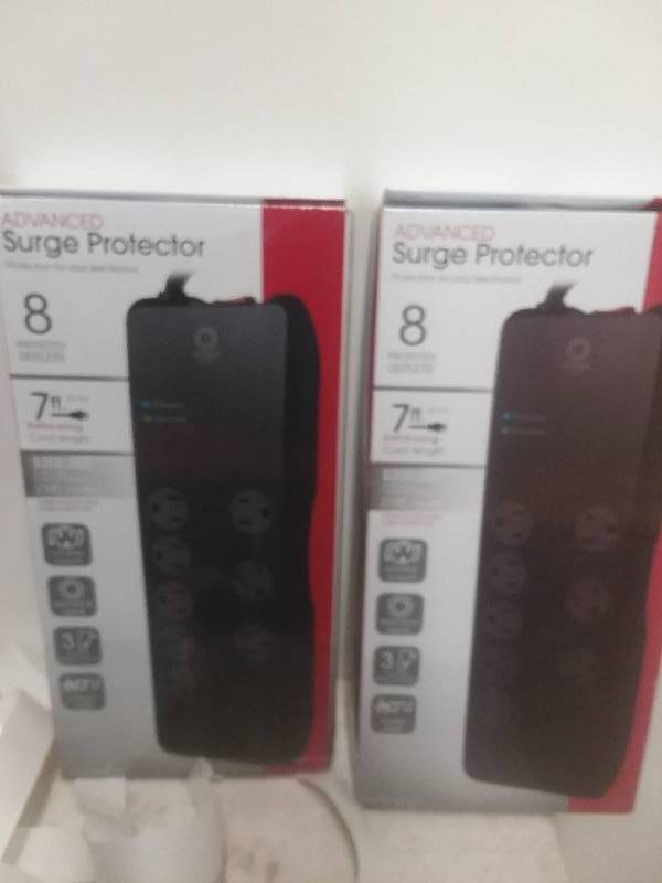 lot 1171 image: 2 - Advanced 8 Plug Surge Protectors
