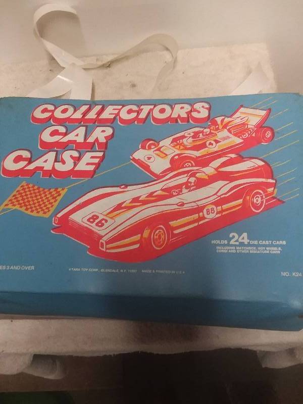 lot 1173 image: Vintage Collectors Car Case with Cars