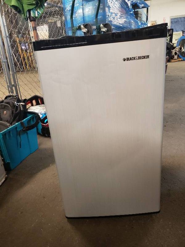lot 1179 image: Black and Decker Stainless 3.2 Refrigerator
