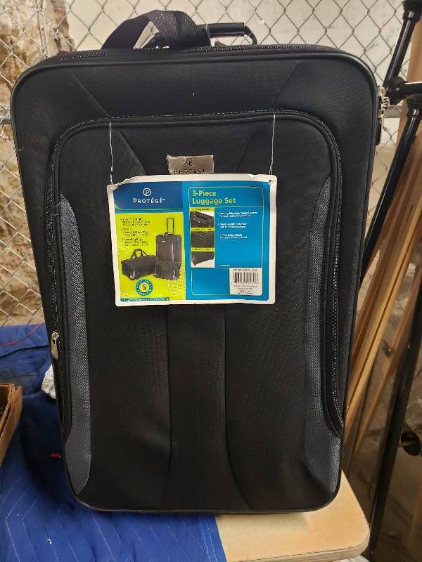 lot 1184 image: Protge 3 Piece Luggage Set