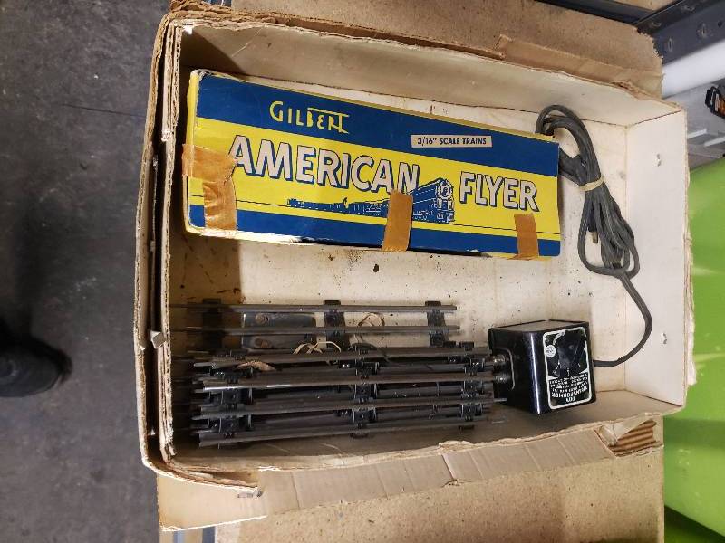 lot 1198 image: Gilbert American Flyer track and Transformer