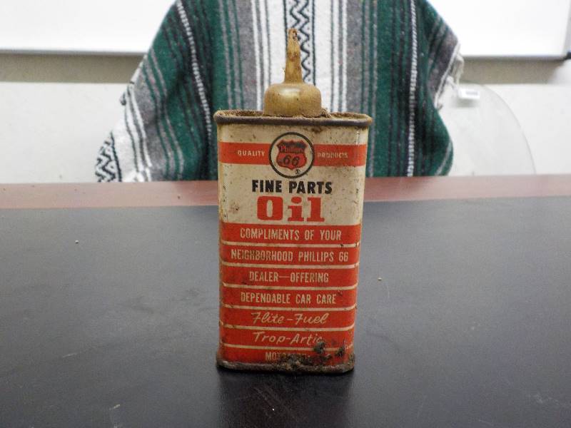 lot 5701 image: phillips 66 small oil can