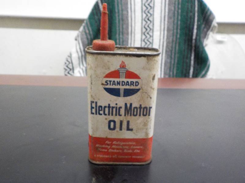 lot 5702 image: standard electric motor oil can small