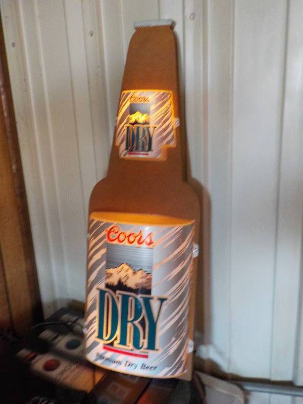 lot 5834 image: coors dry light