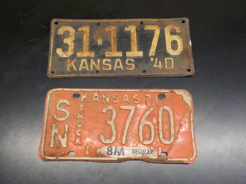 lot 5837 image: vintage license tags