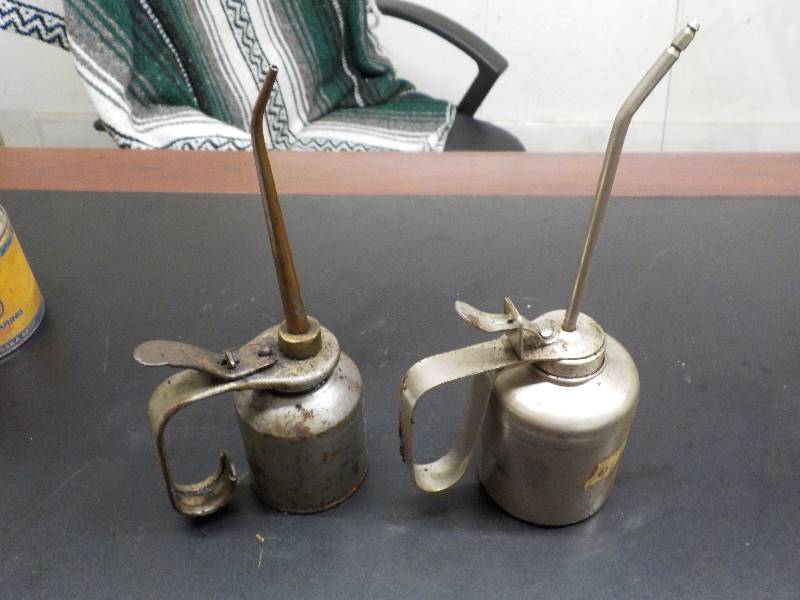 lot 5847 image: pair of oilers