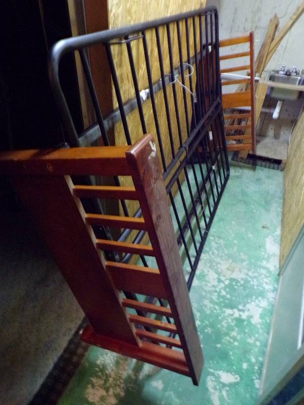 lot 1682 image: Futon Bed