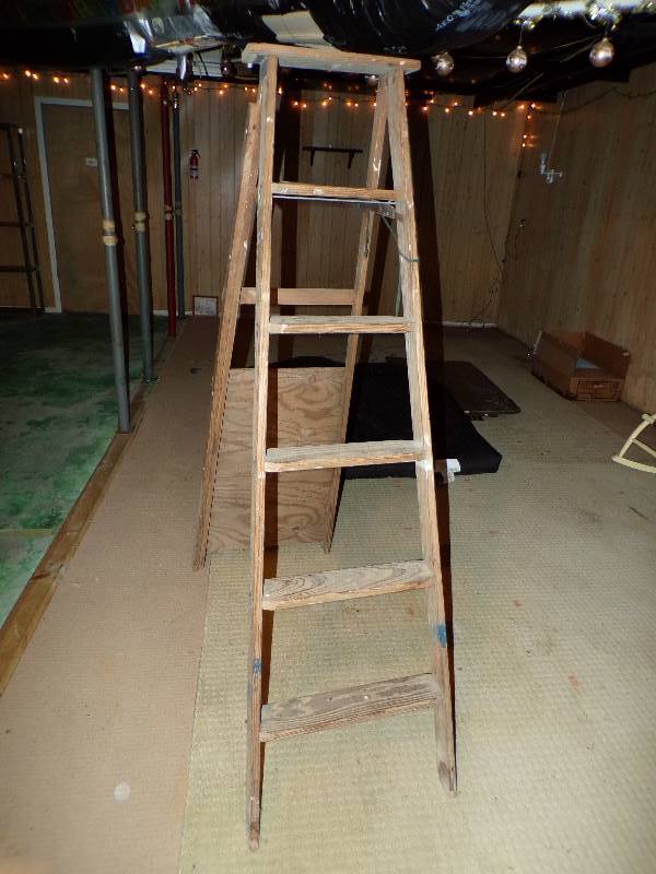 lot 1686 image: Wood Step Ladder for Display