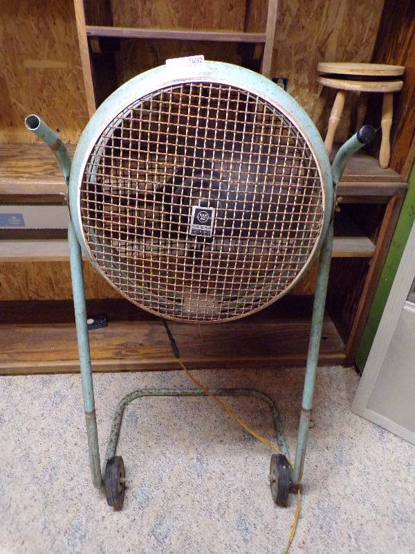 lot 1692 image: Westinghouse Stand Fan