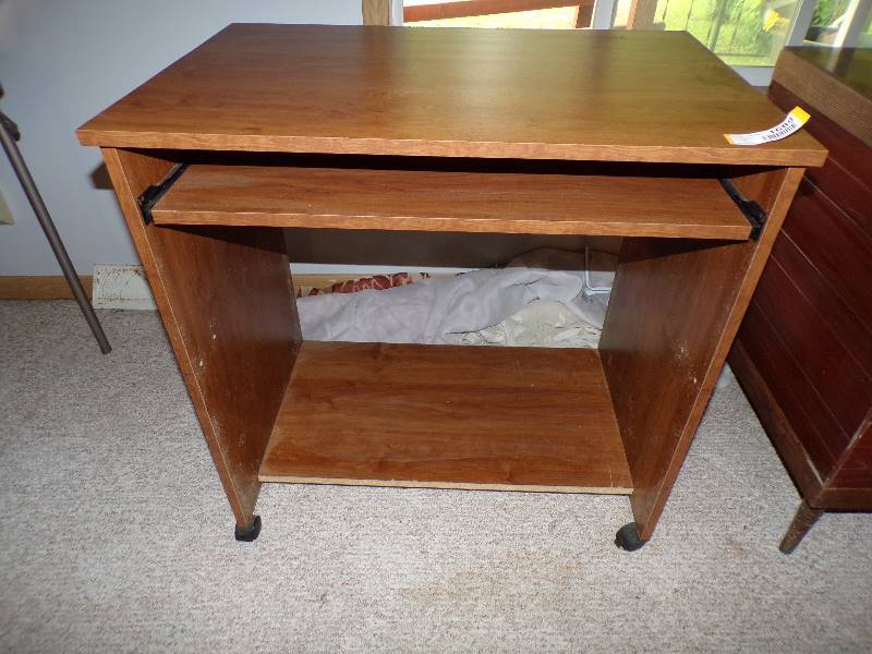 lot 1689 image: Small Computer Desk