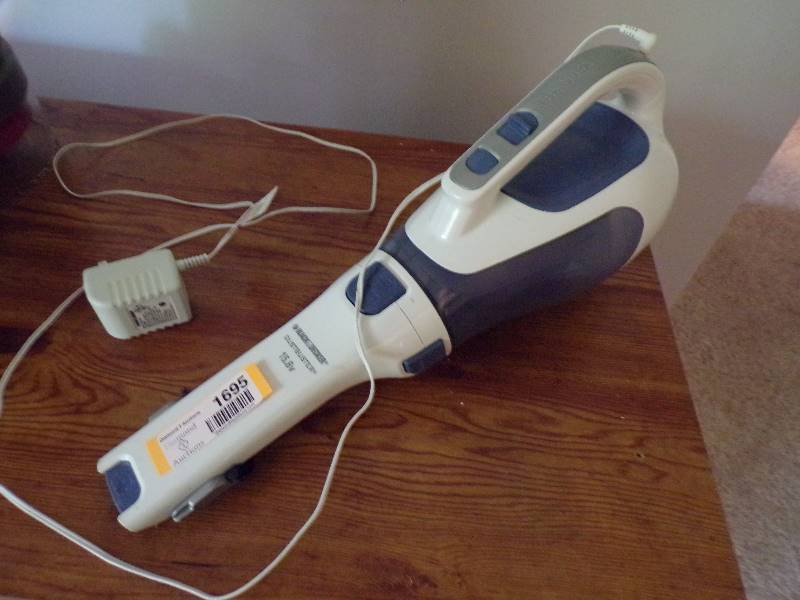 lot 1695 image: BD Dustbuster Vac