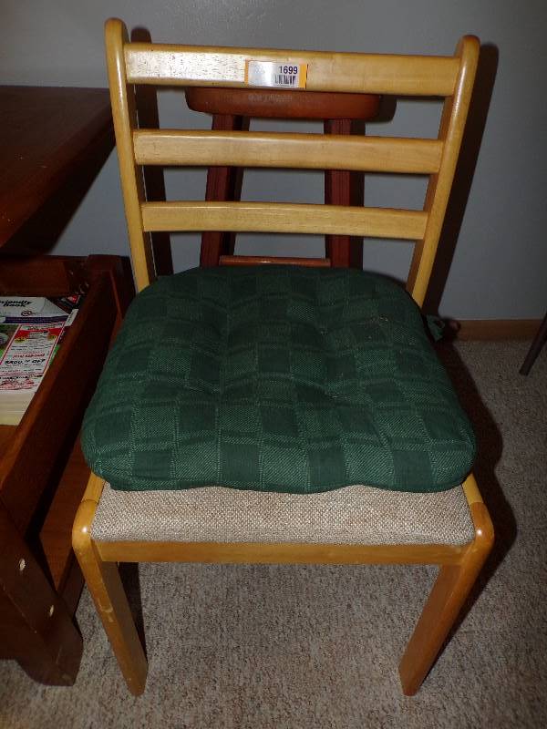 lot 1699 image: Wood Chair