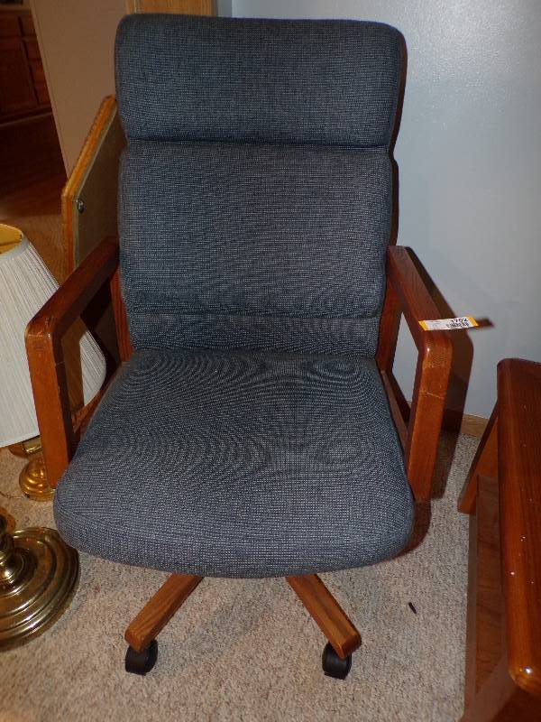 lot 1702 image: Highback Office Chair