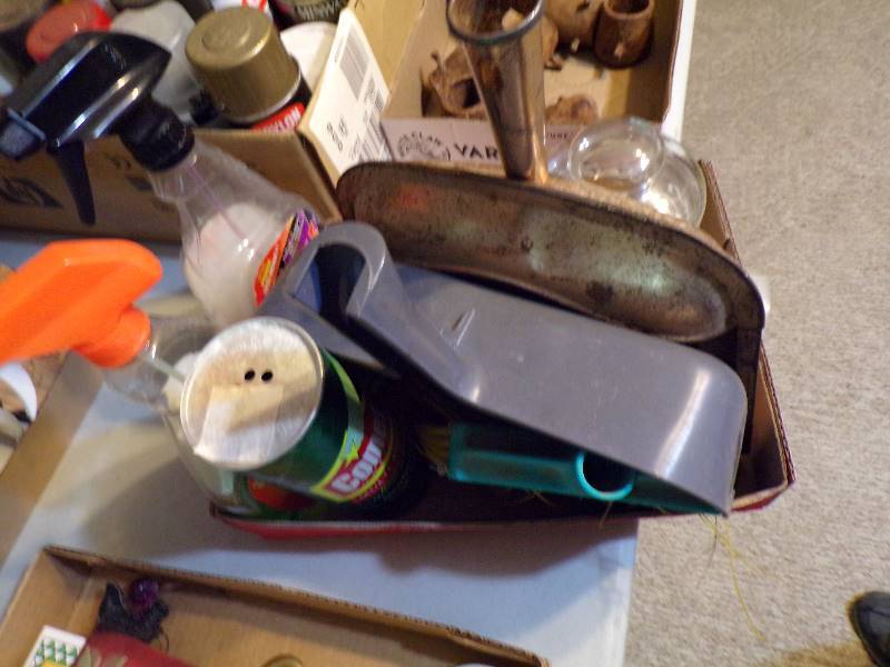 lot 1711 image: Cleaning Supplies