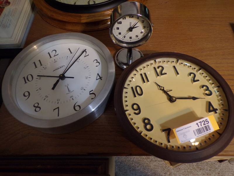 lot 1725 image: 3 Clocks