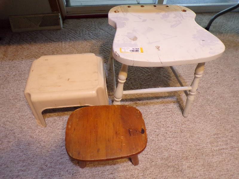 lot 1741 image: 3 Stools