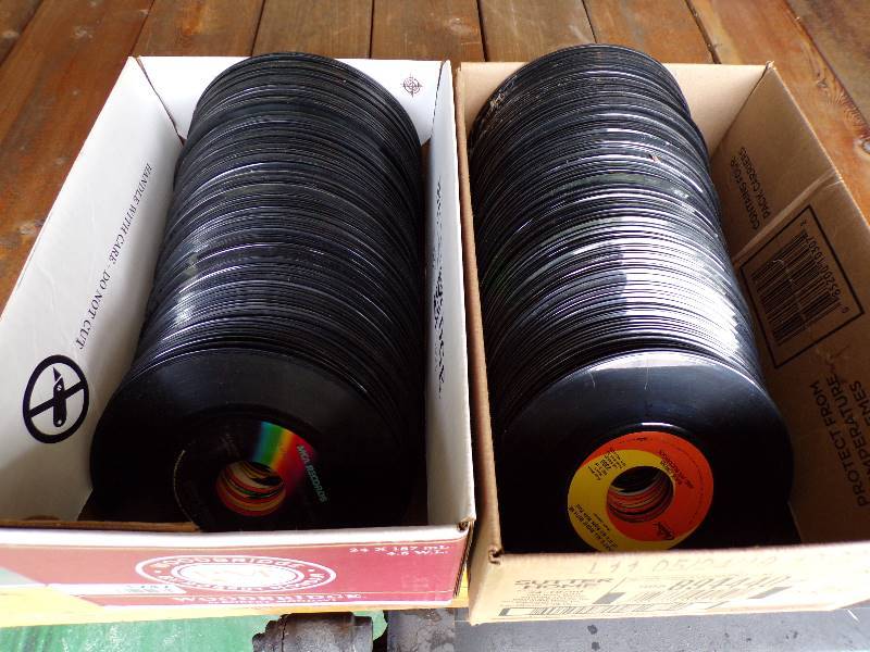 lot 1747 image: Vintage 45 RPM Records - Mainly Country