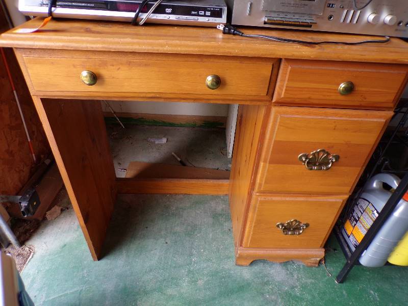 lot 1754 image: Single Pedestal Desk