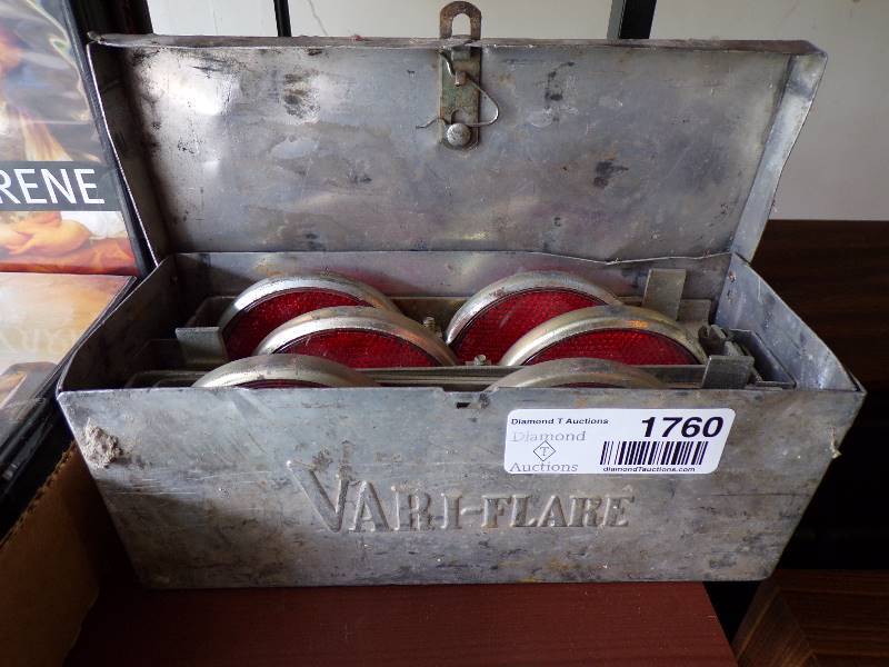 lot 1760 image: Vari-Flare