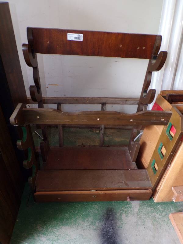 lot 1767 image: 2 Gun Racks