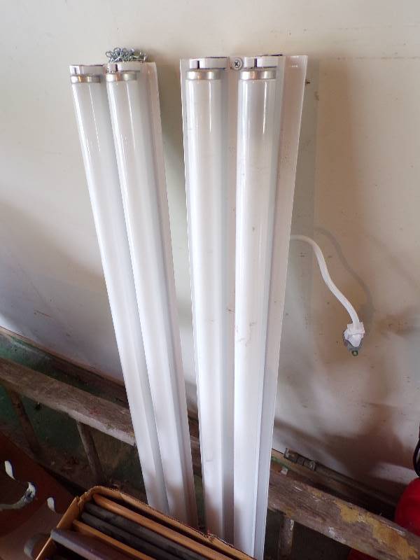 lot 1770 image: 2 - 4 Shop Lights