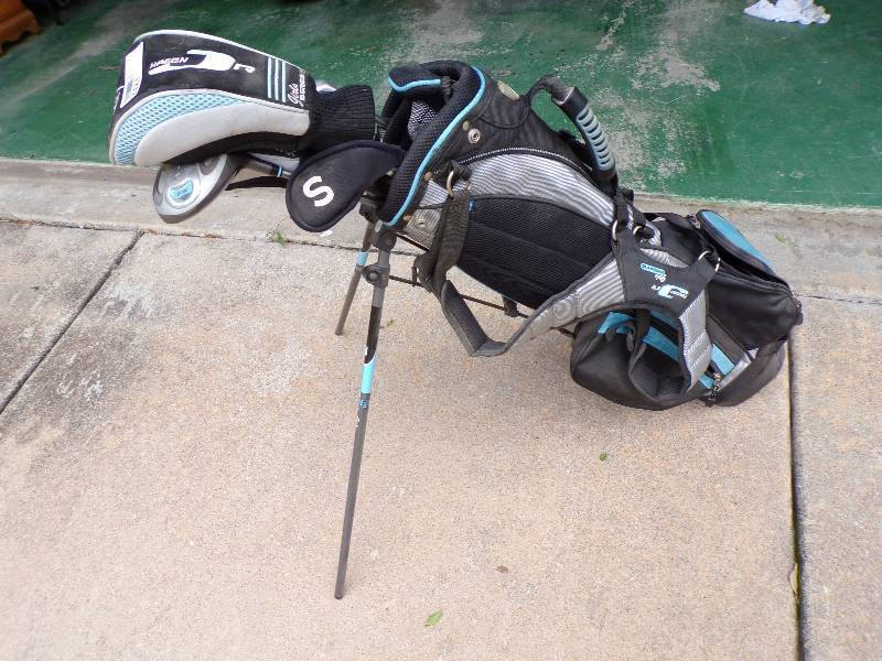 lot 1777 image: Junior Golf Set