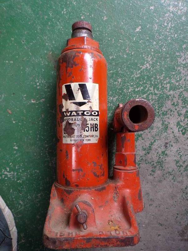 lot 1784 image: 3 Ton Bottle Jack