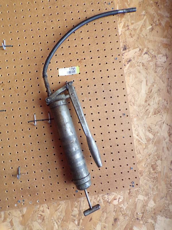 lot 1791 image: Grease Gun wFlex Hose