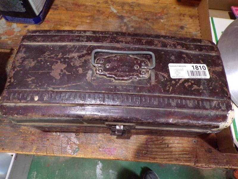 lot 1810 image: Vintage Tackle Box
