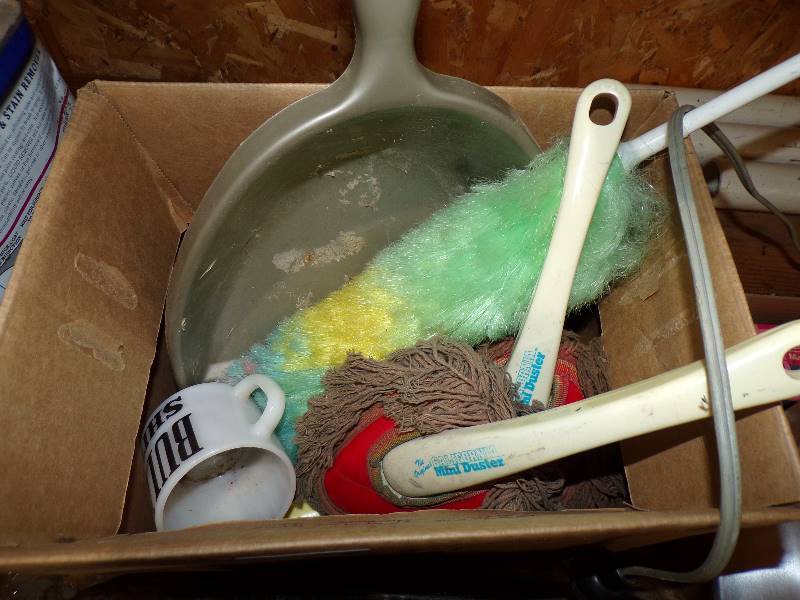 lot 1811 image: Cleaning Supplies
