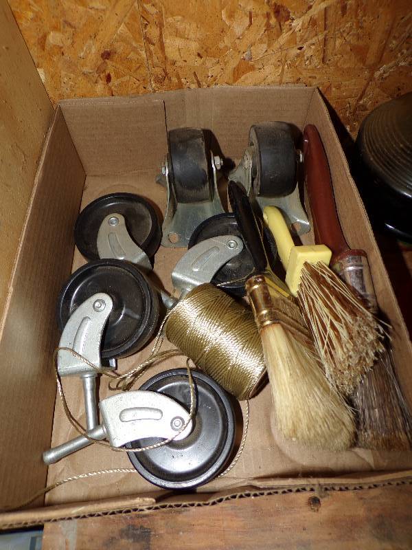 lot 1819 image: Casters etc.