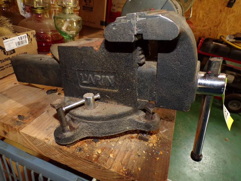 lot 1821 image: 5 Larin Bench Vise