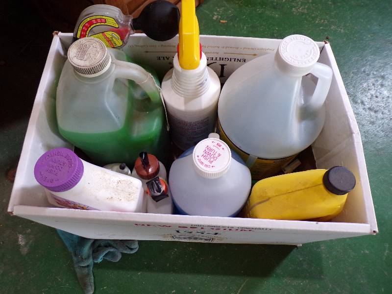 lot 1823 image: Garage Supplies