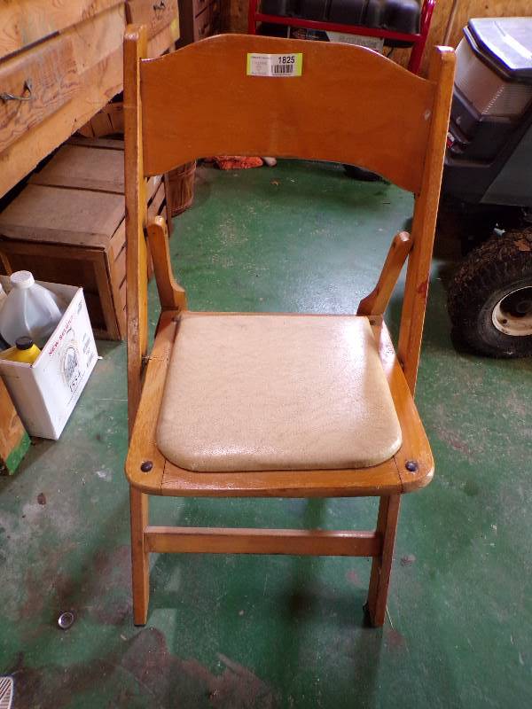 lot 1825 image: Folding Chair