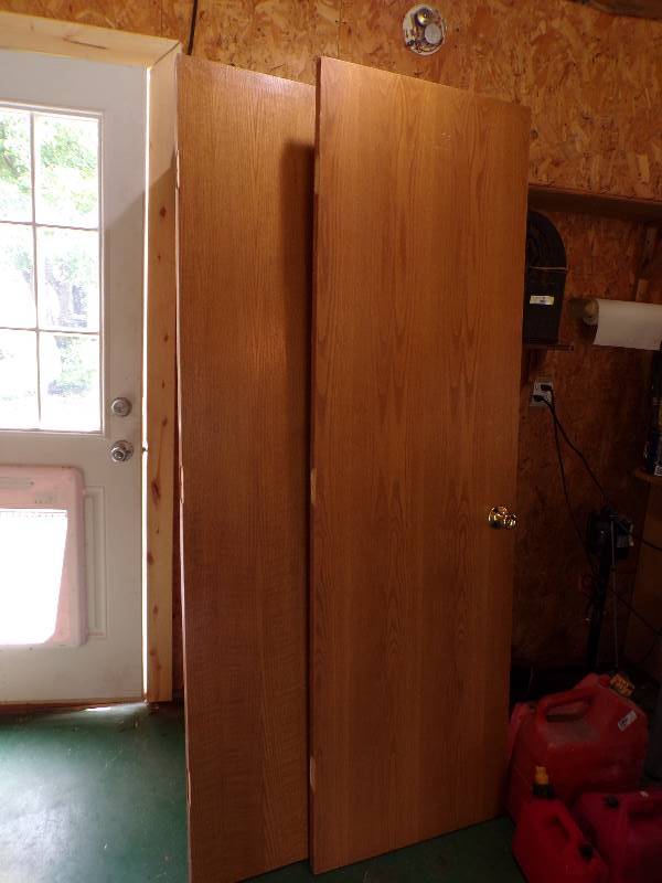 lot 1829 image: 2 Interior Doors