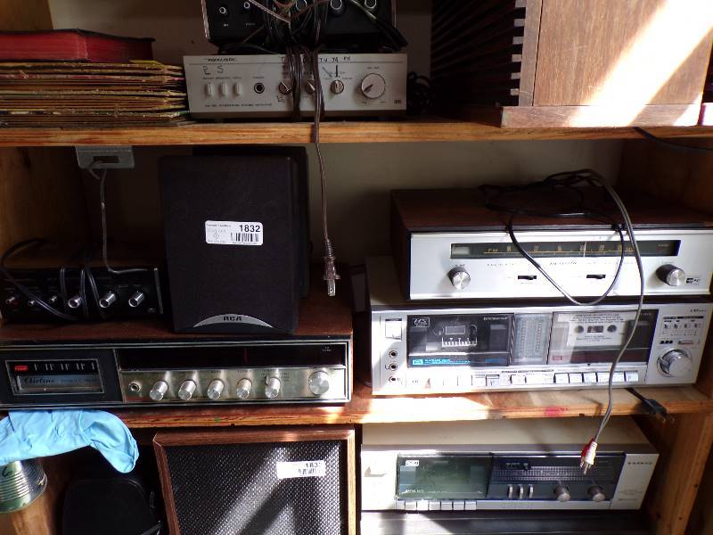 lot 1832 image: Stereo Components