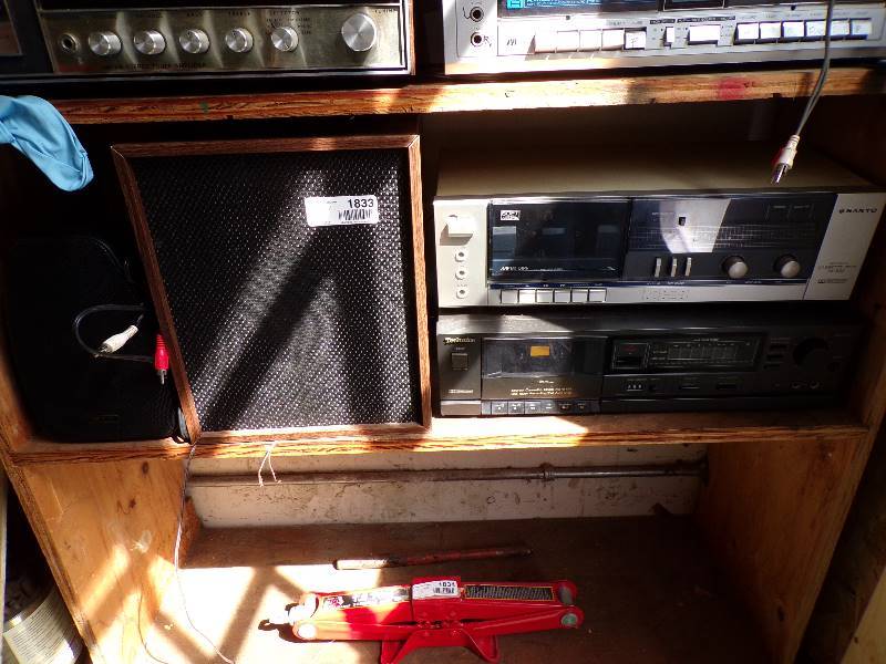 lot 1833 image: Stereo Components
