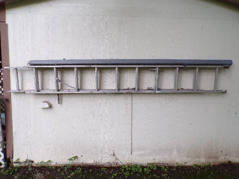 lot 1845 image: 20 Aluminum Ladder