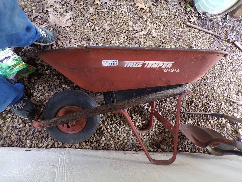 lot 1848 image: Wheel Barrow - needs handle